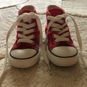 Red size 6 all star converse